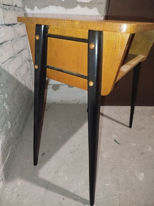 Stolik PRL po renowacji, pod radio, gramofon, konsola patyczak typ 600