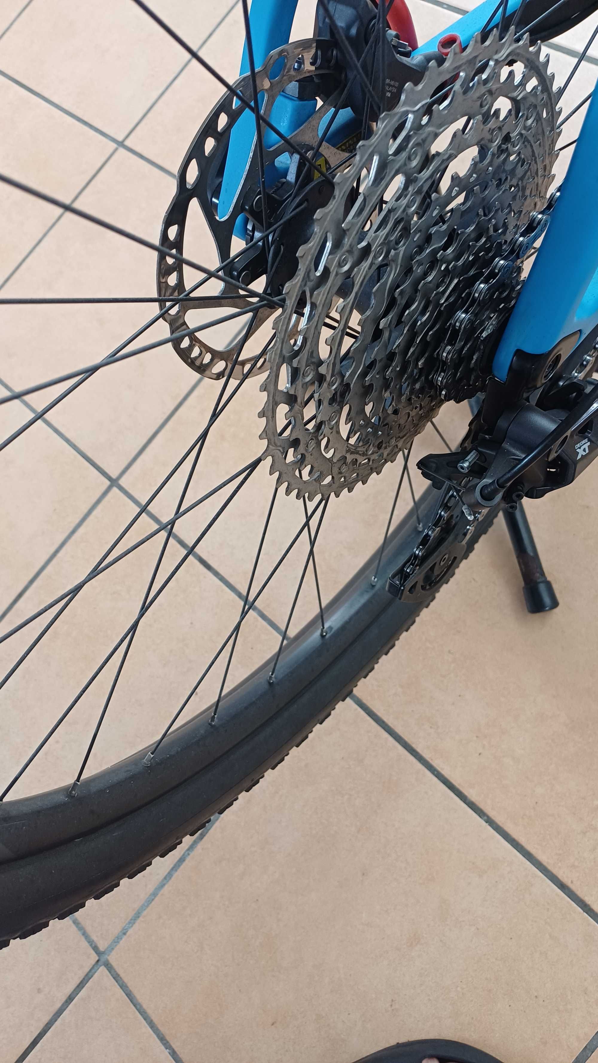 Bicicleta BTT carbono