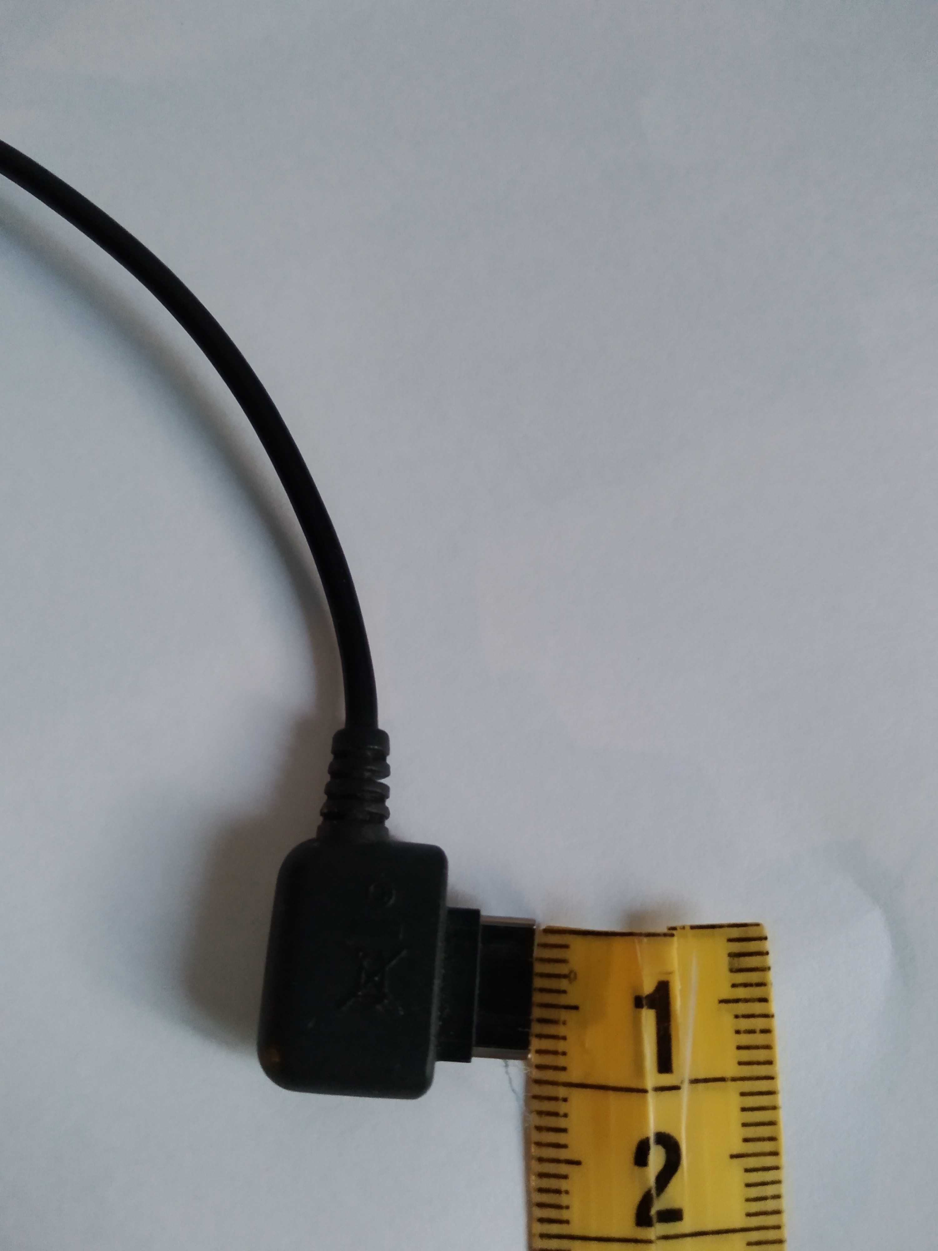 Зарядка и наушники_зарядное устройство_LG_ 0,9 A_разъем 0,9 мм.