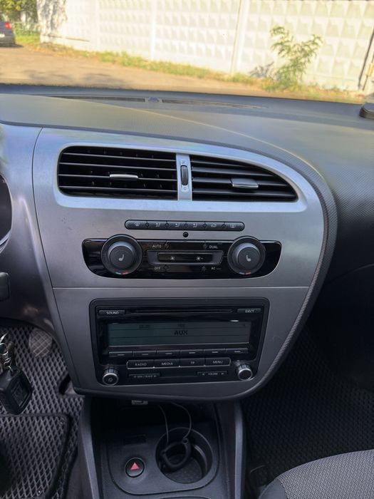 Seat Leon 2010, 1.6 бензин (BSE), комплектація Style
