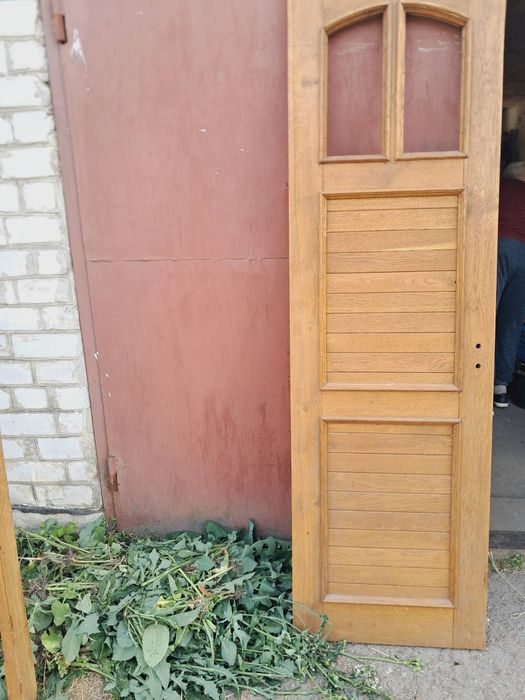 Продам нові міжкімнатні дубові двері .