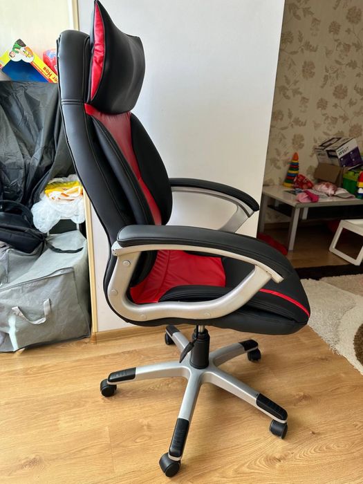 Компʼютерне, офісне крісло Styl Verona