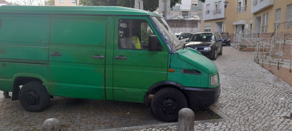 Iveco impecavel a trabalhar