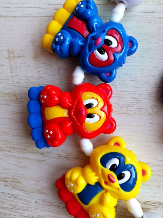 Zabawki niemowlęce zestaw : kostka, grzechotka, zawieszka, piłeczka