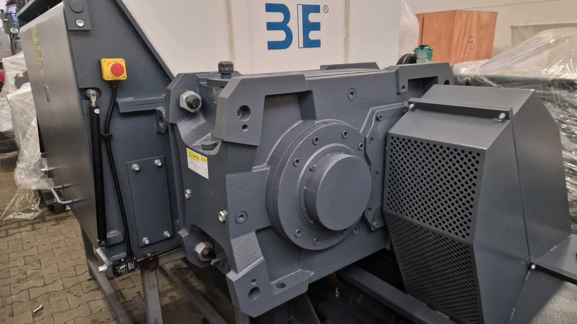 Kruszarka Rębak Rozdrabniacz Shredder jednowałowy docisk Recykling