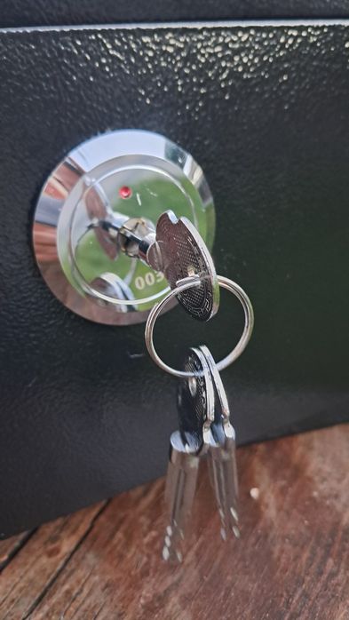 Cofre de segurança com chave 170x230x170mm preto ( Novo)