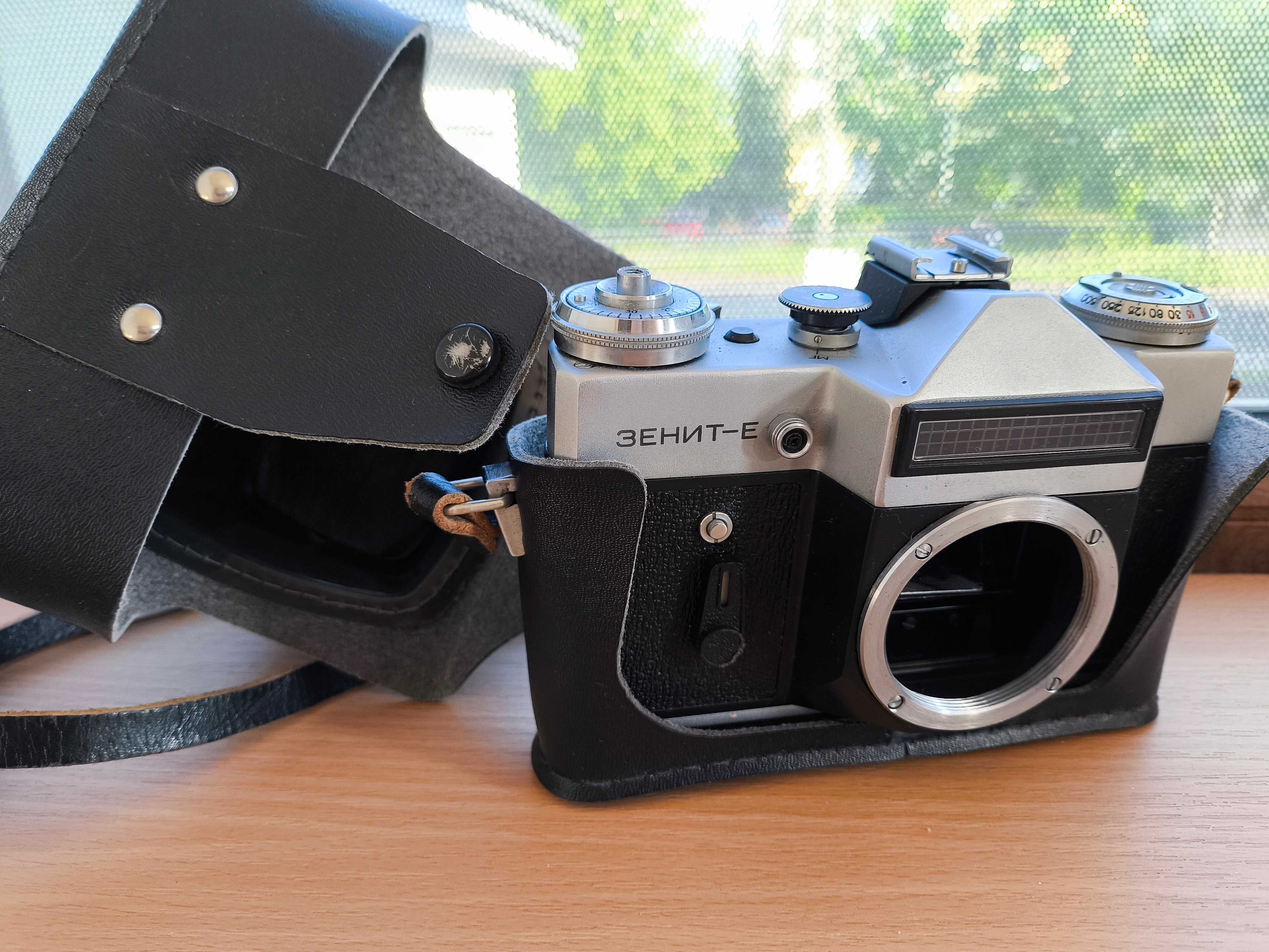 Aparat analogowy Zenith E M42 Helios srebrny