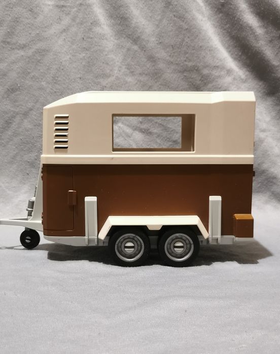 Przyczepa transportowa dla figurek koni schleich wycofana