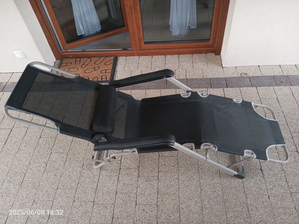 Leżak ogrodowy stalowy składany przenośny z poduszką
