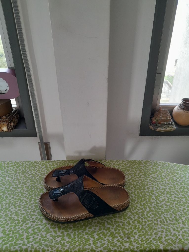 Vendo Chinelos de Senhora muito bonitos como novos
