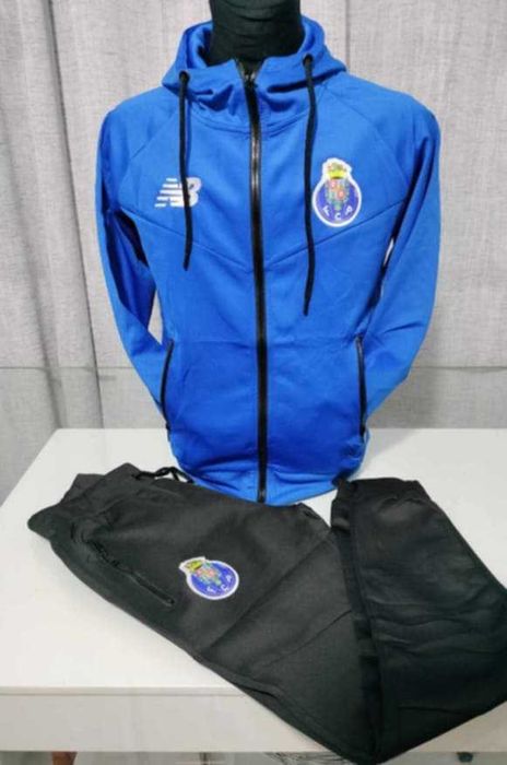 Fato de treino desportivo com fecho nos bolsos