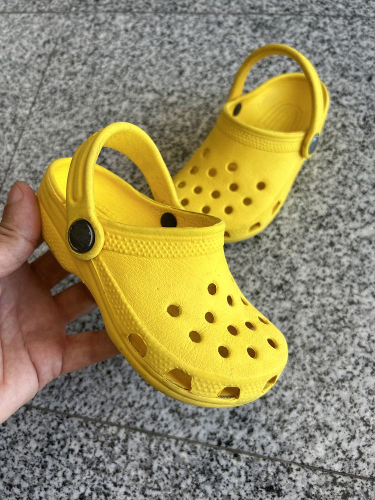 Crocs 24 ou 25 criança socas chinelos