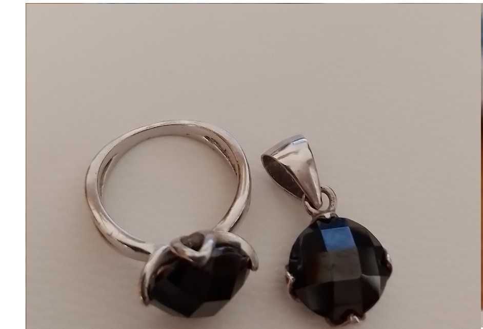 Pendente e anel em prata com pedra  preta