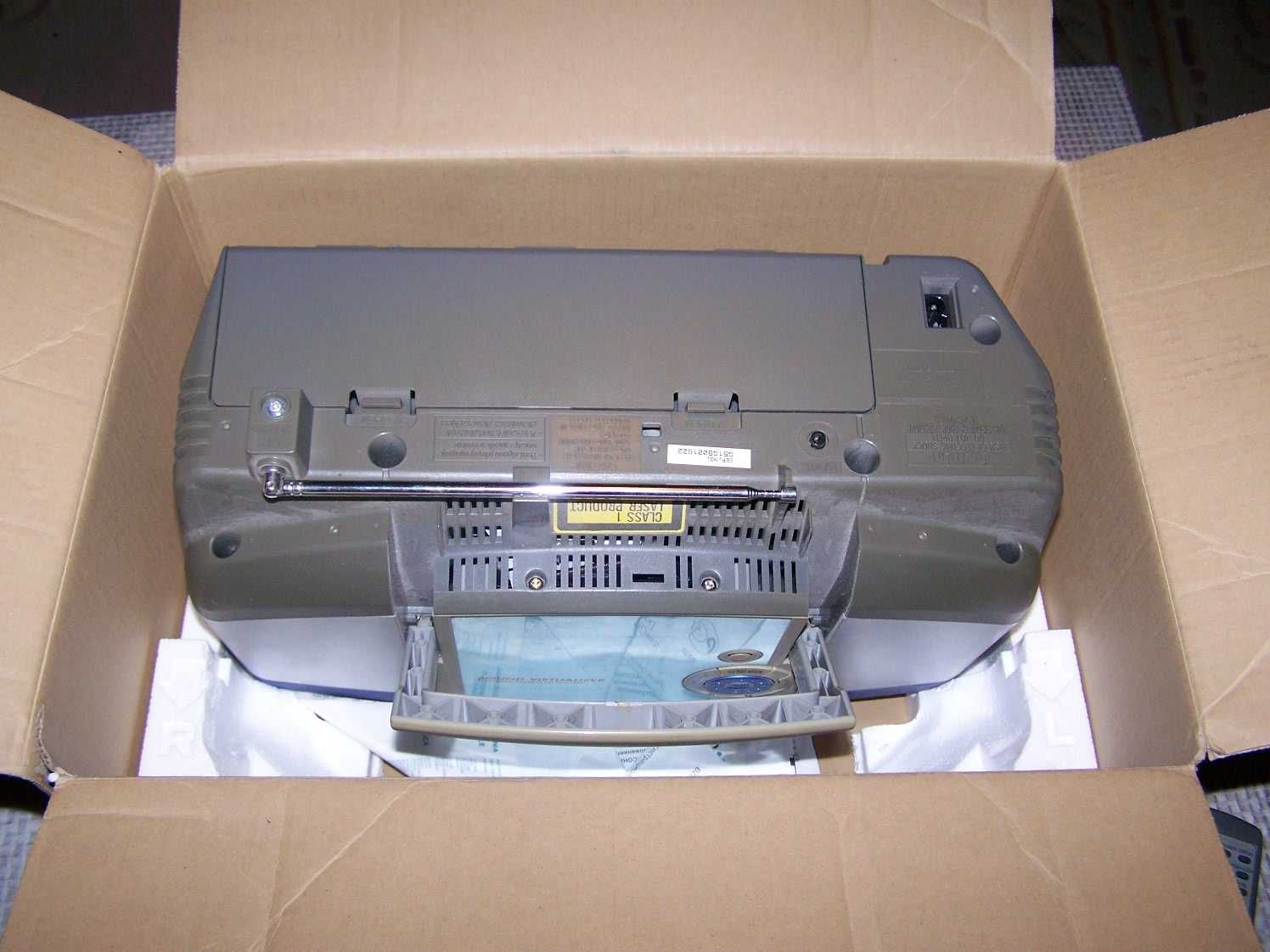 Radiomagnetofon z CD Panasonic RX-EX1 z pilotem