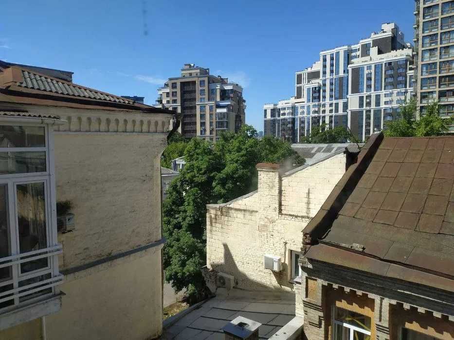 1-к. кв. по вул. Дмитрівська Царський будинок Центр
