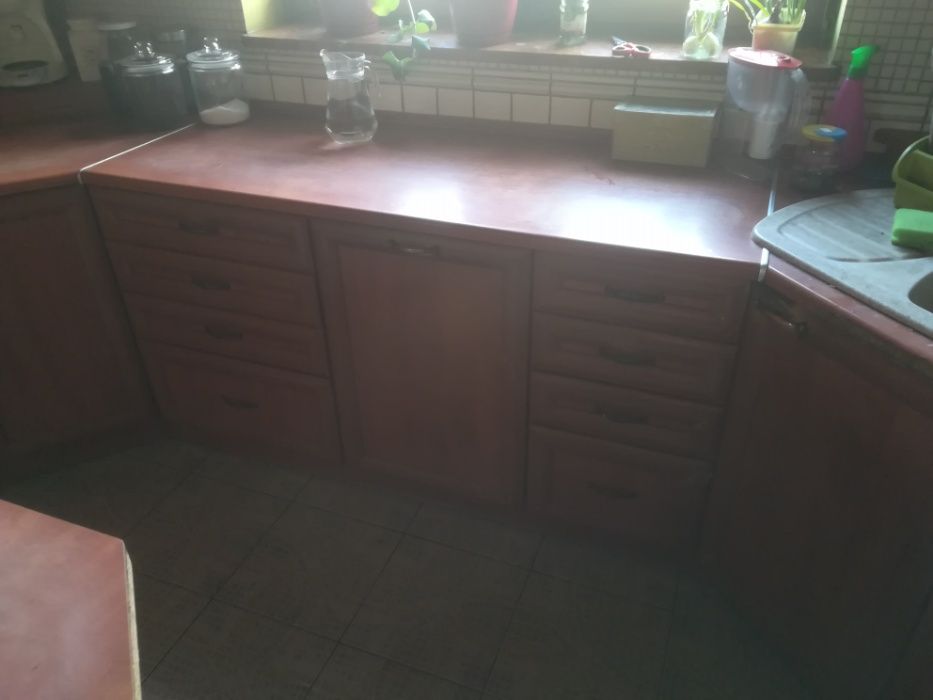 Meble kuchenne 4m x 3,3 m x 2,45m + górne pólki.