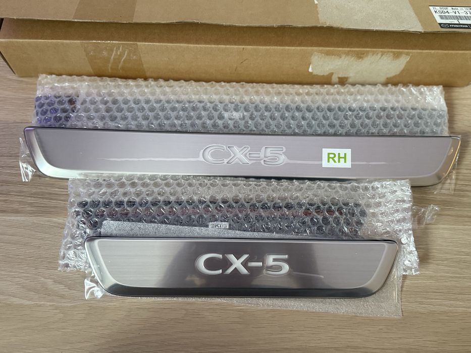 Mazda CX-5 KF 17-24 Listwy ozdobne progów z podświetleniem / KSD4V1370