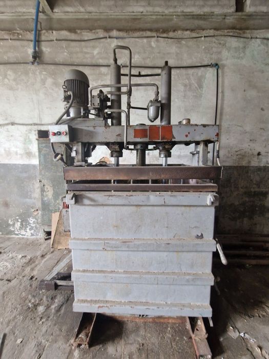 Продам пресса для макулатуры. Personer