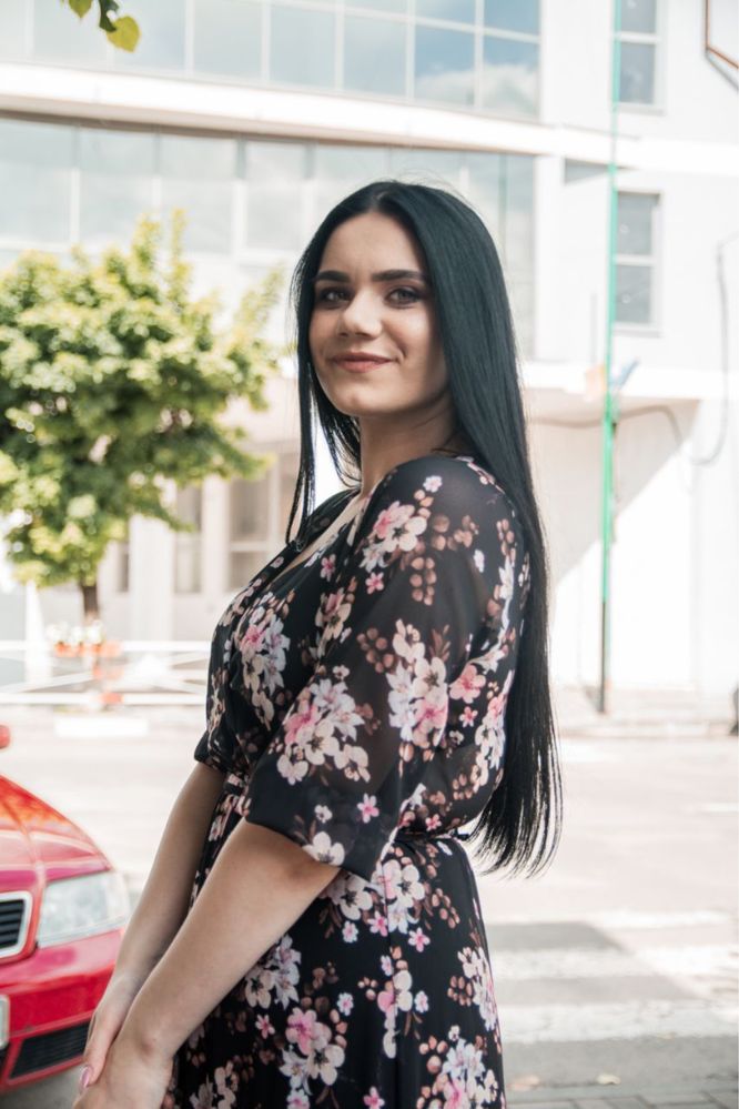 Святкова квіткова сукня