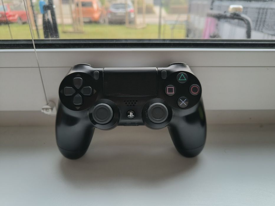 PlayStation 4 FAT 500GB  + kontroler