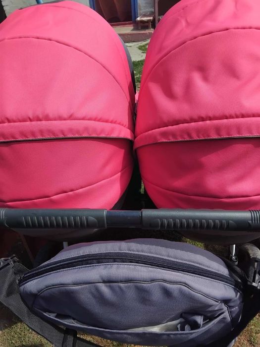 Коляска для двійні.