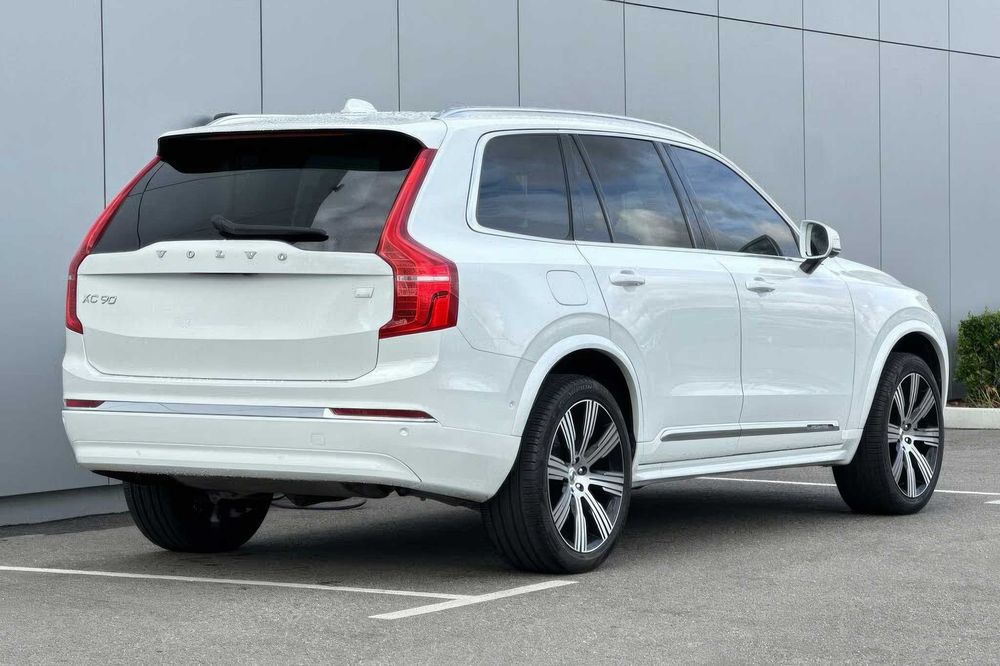 Volvo XC90 Recharge T8 Ultimate Bright Theme 6-Passenger      2023