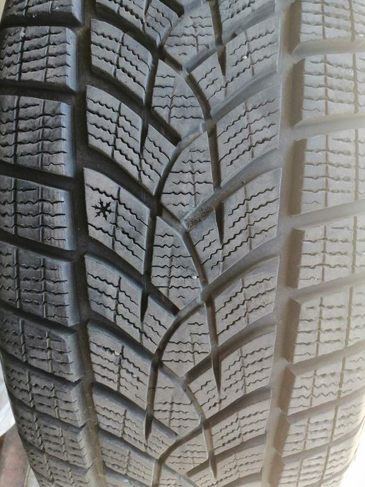 Шини Goodyear UltraGrip Ice SUV G1