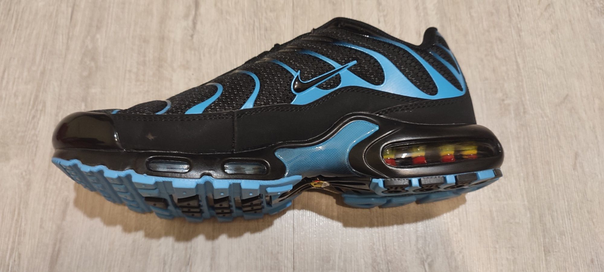 Nike Air Max Plus Black/University Blue – Gradient