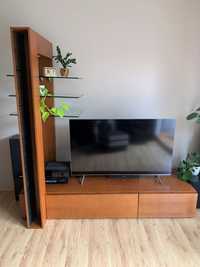 Drewniana szafka RTV ze stojakiem na płyty + szklane półki