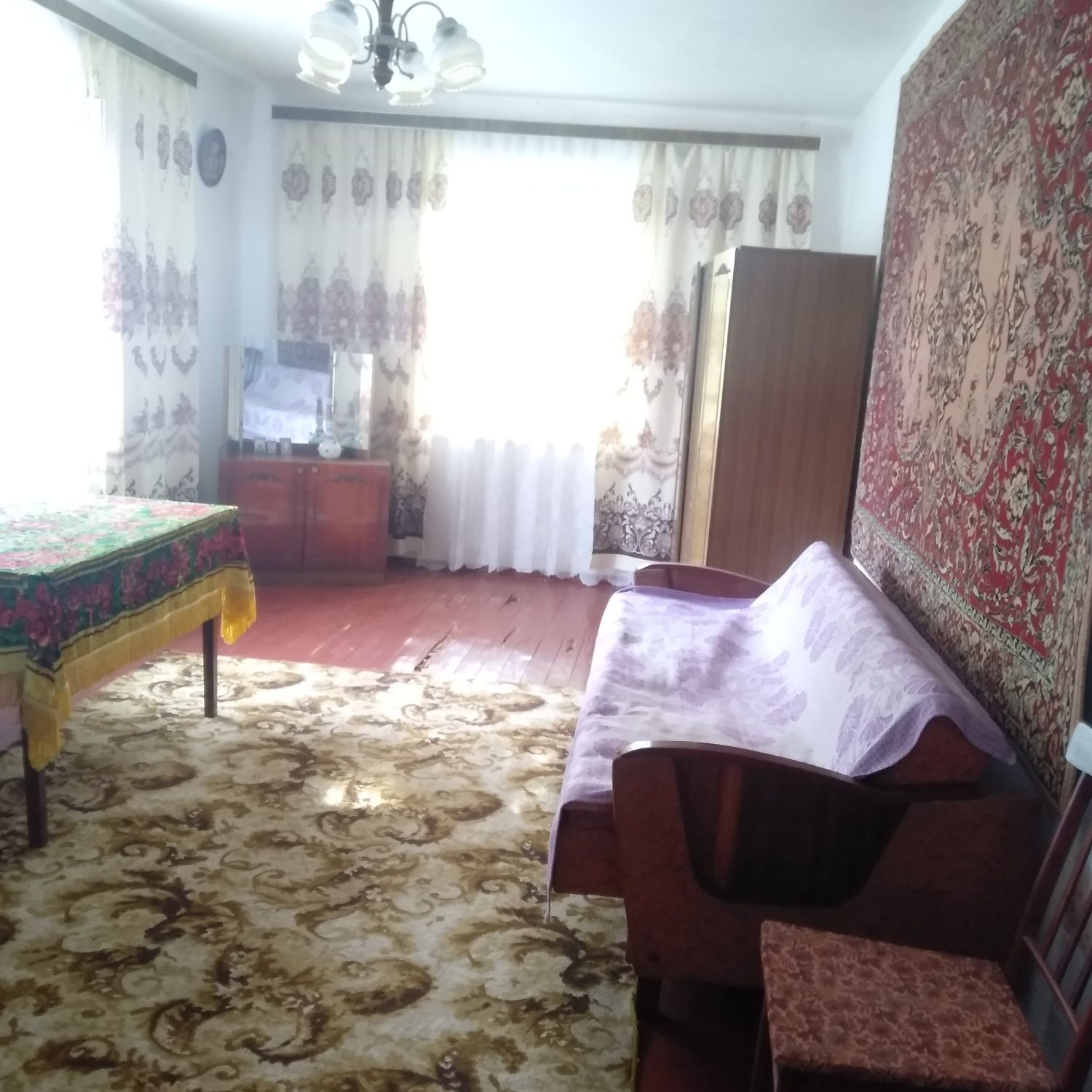 Будинок смт Любар по