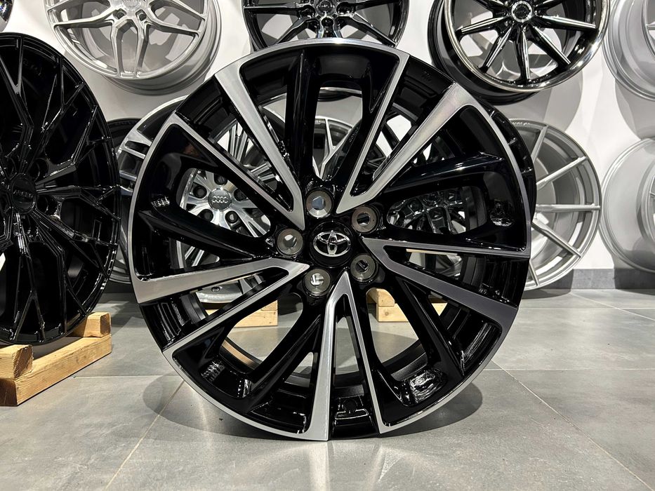 Oryginalne felgi aluminiowe 19 5x114.3 ET35 Toyota RAV4 V CHR CH-R II