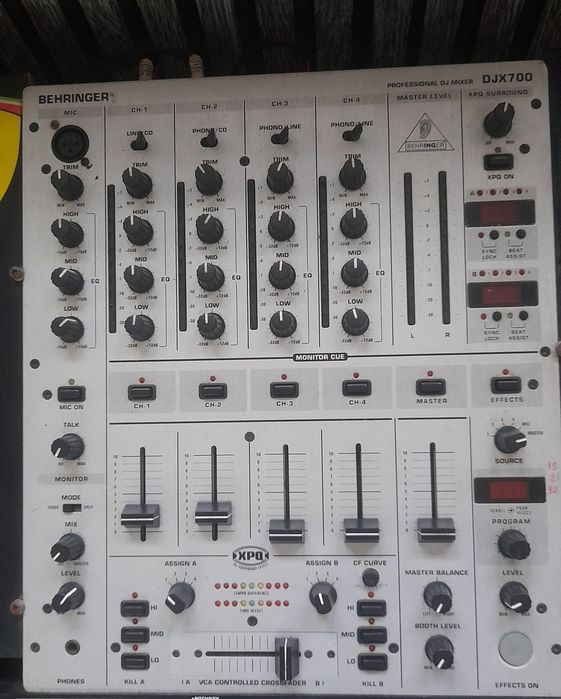 Mesa de mistura Behringer DJX 700