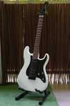 Squier Contemporary Stratocaster Special HT Pearl White zam. baryton