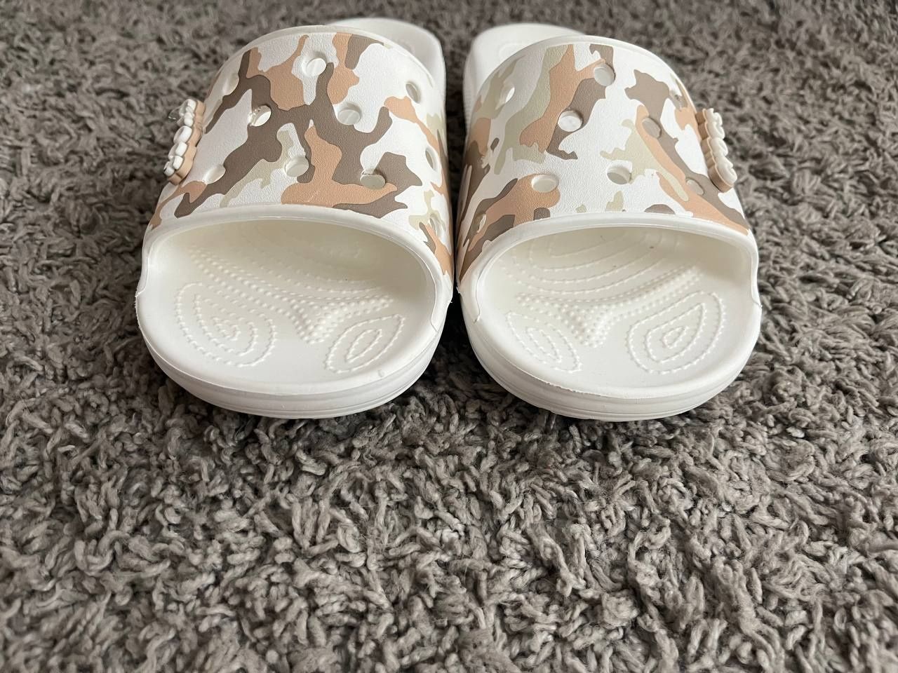Шлепанцы фирмы Crocs