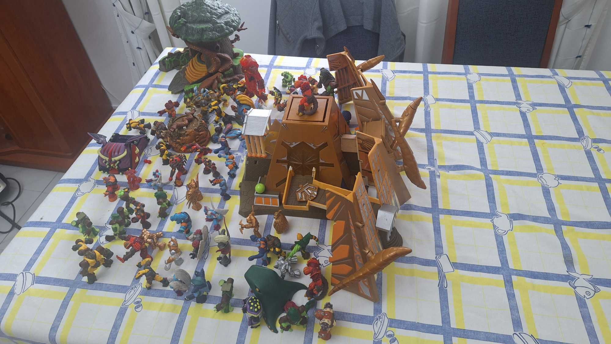Bonecos gormiti com duas bases