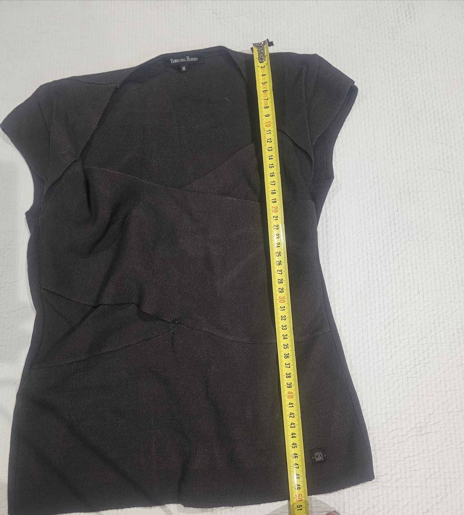 Camisola sem mangas decote bico