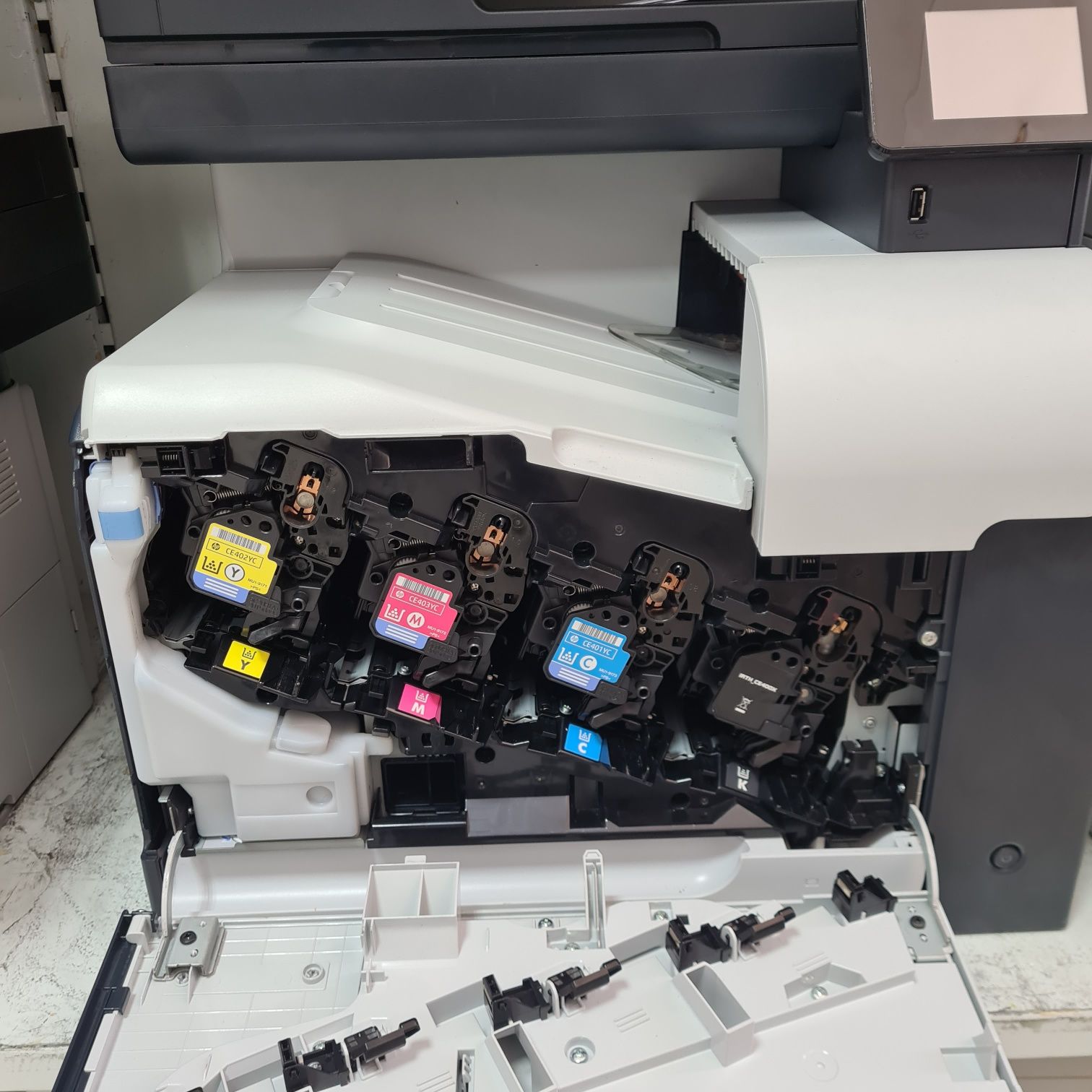 Цветное МФУ A4 HP Color LaserJet Pro M570dn  (CZ272A).. Гаранти