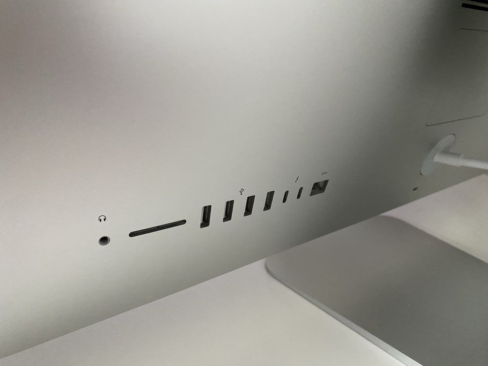 iMac Retina 5K, 27-inch, 2020 (i7, 32Gb, Radeon 5500 XT)
