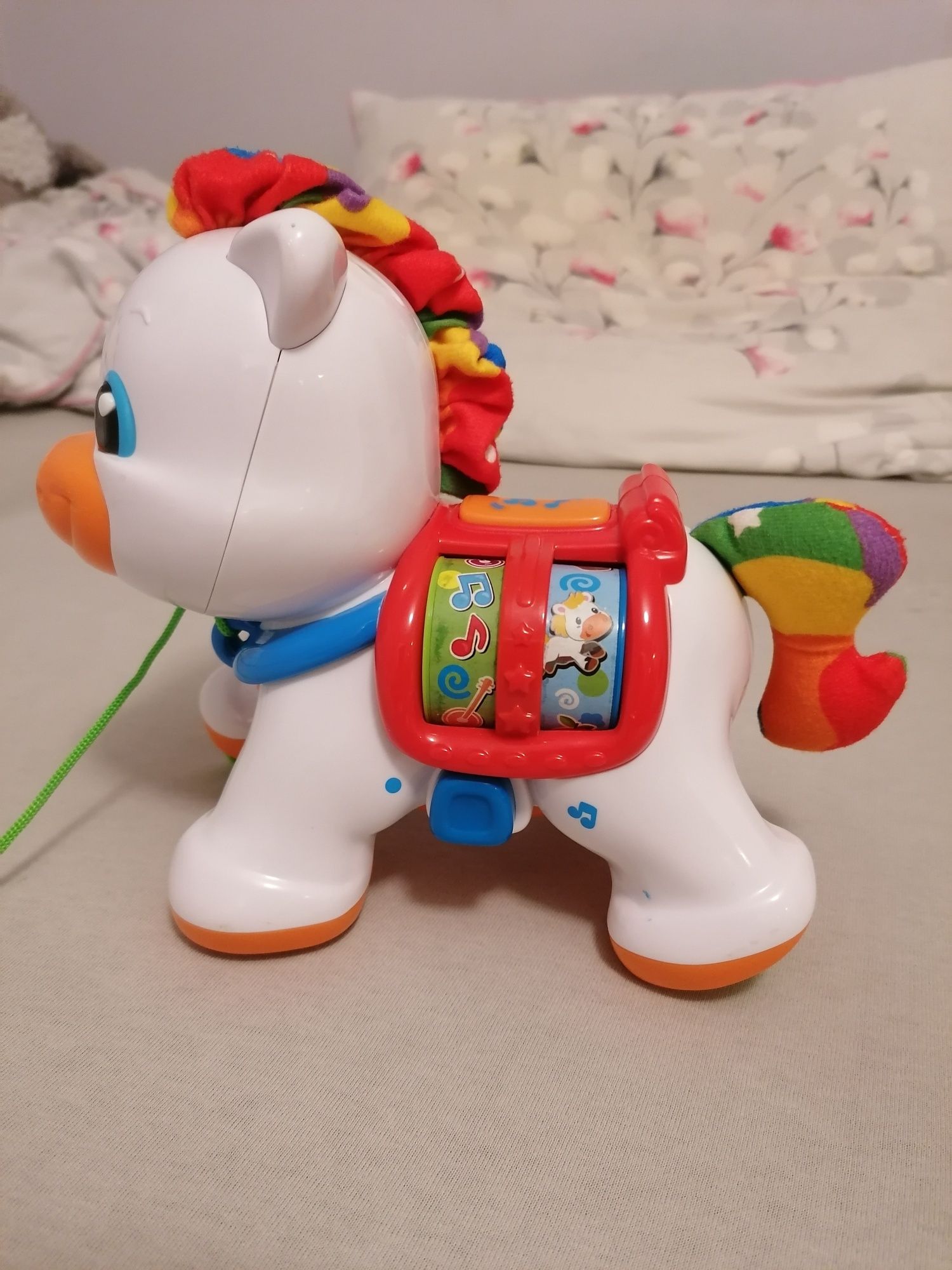 Interaktywny kucyk do ciągnięcia Baby Clementoni  najlepsza zabawka