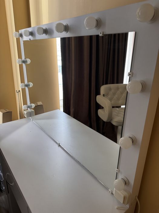 ТЕРМІНОВО! ПРОДАМ Візажний стіл, Трюмо Гримерний столик візажиста