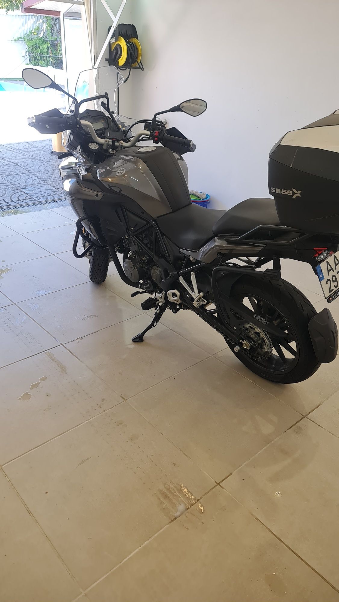 Benelli trk 502.