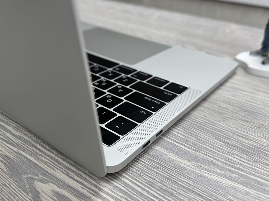 MacBook Pro  13 / i5 / RAM 8 / SSD 512 GB / Silver / Retina 2016