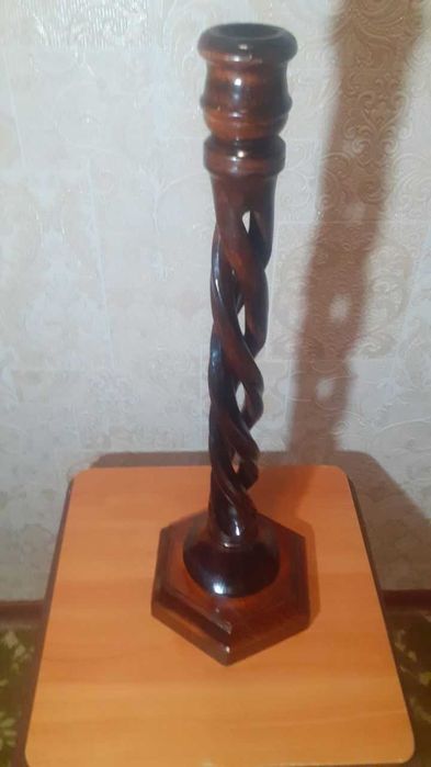 Підсвічник дерев'яний спіральної форми лакований