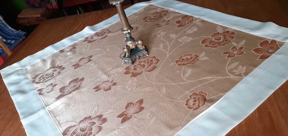 Serweta duża mały obrus kwiaty beż i brąz magiczna