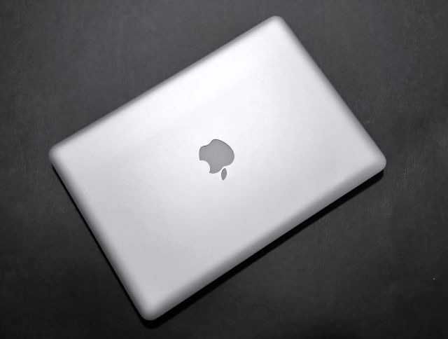 Macbook A1278 Aluminium 2GB 250GB 13 Intel Core 2 Duo