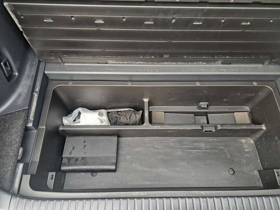 Toyota RAV4 біла