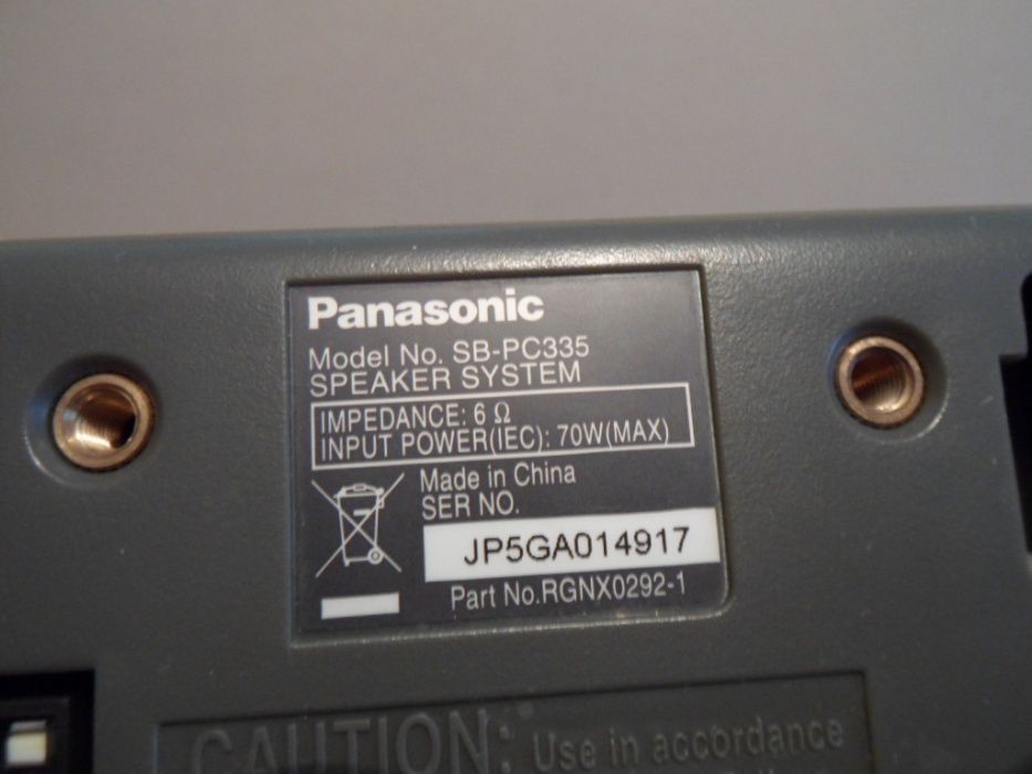 Głośniki do kina domowego Panasonic - zestaw z kablami.