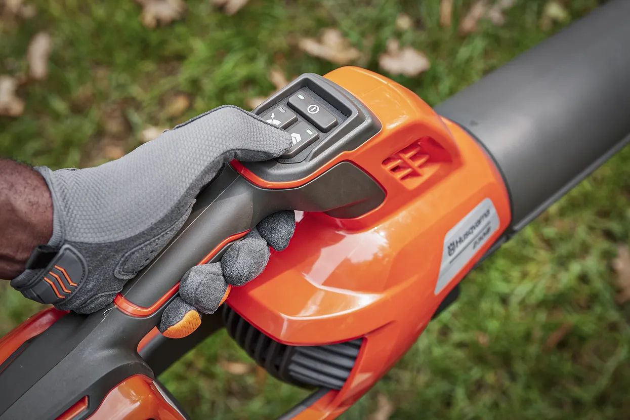 Dmuchawa do liści Husqvarna 230iB zestaw z dodatkowym akumulatorem