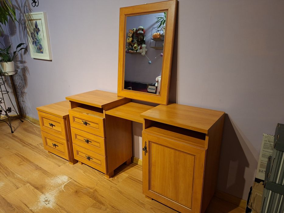 toaletka z lustrem i komoda gratis