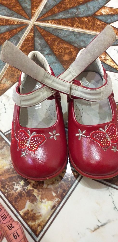 Туфли красные на девочку р.24 стелька 13.5 см